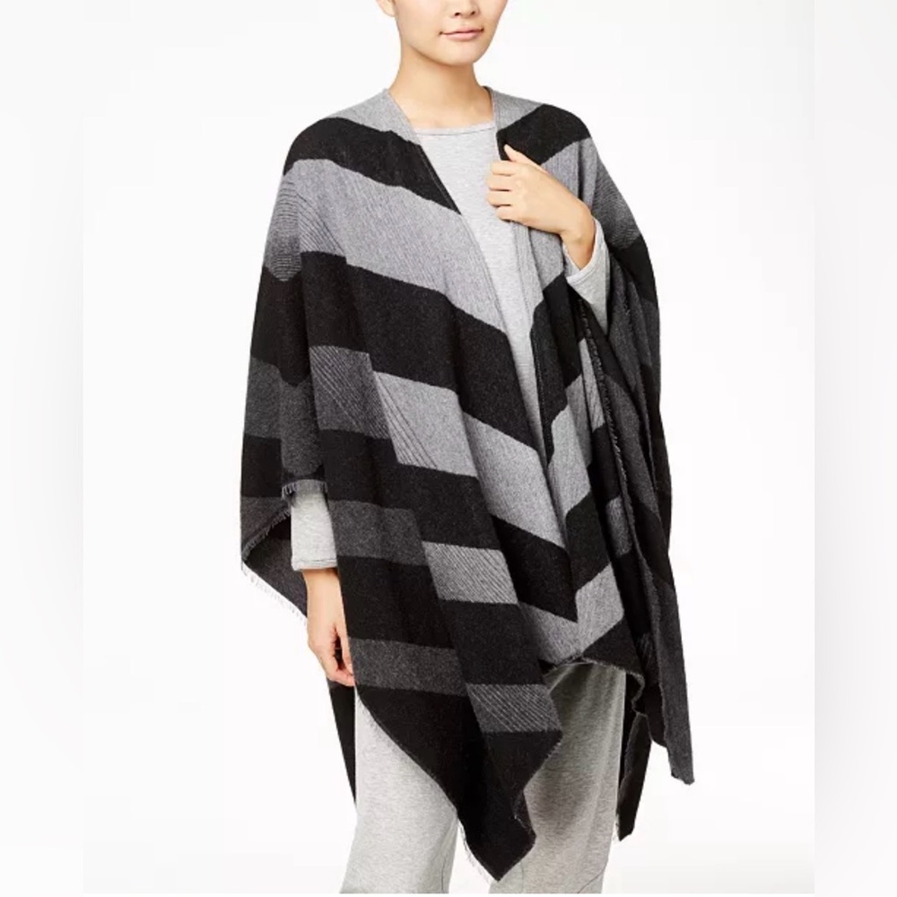 Eileen Fisher Poncho OS Wool Blend Gray Black Chevron Poncho Wrap Layer Fall